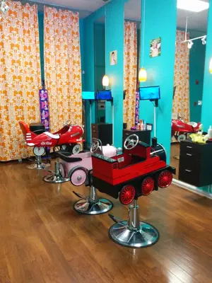 Salon Red
