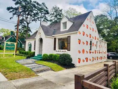 Emerald Peach Salon