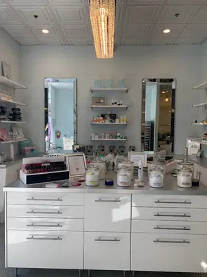 LaDell Beauty Bar Salon