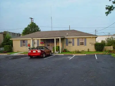 Ara's Clip-N-Nails Beauty Salon