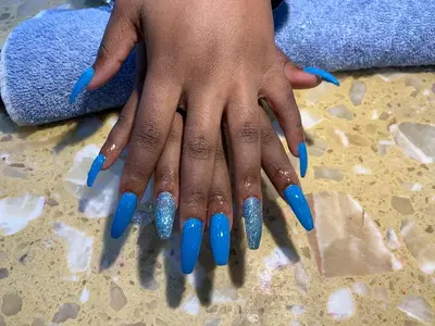 Robin Nails