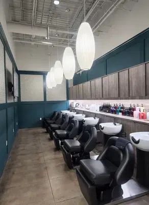 Salon 124 Sugarloaf