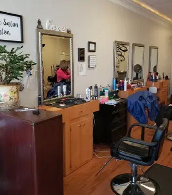 Universal Cuts Salon