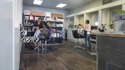 Salon De Belleza Yolis Beauty Salon