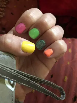 DT Nails
