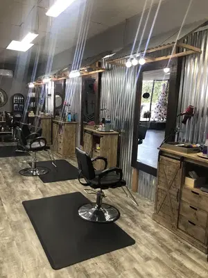 Salon Yolis 2 Beauty Salon