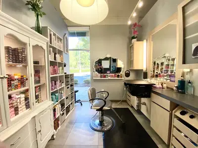 Salon Magus by Peter Nunn