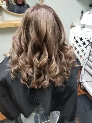 Salon Ten 17