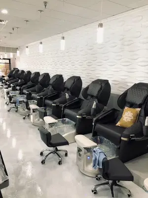 4 SEASONS NAILS & SPA