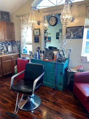 NikBeez Family Hair Salon
