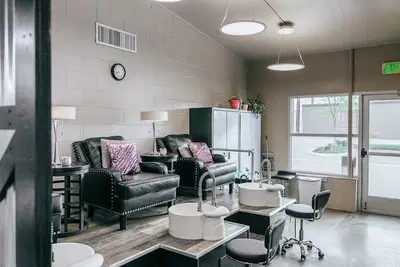 Caliente Salon