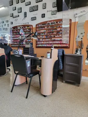 Bottom Nail Salon