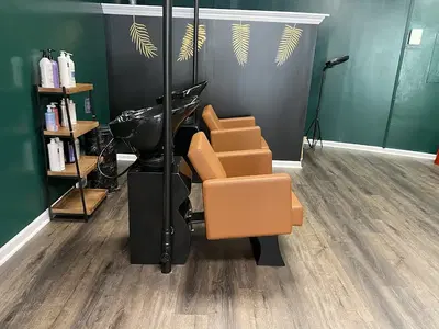 LUSH Salon
