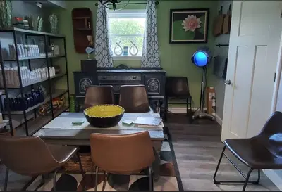 815 Blades Salon
