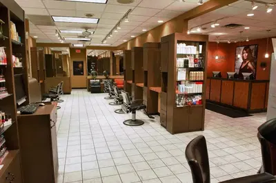 Lisa Thomas Salon