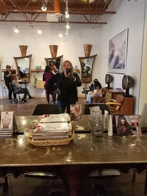 Albert Memi Salon