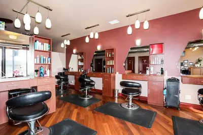 Lamaris Salon & Day Spa