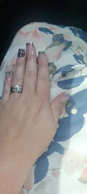 Sunny Nails