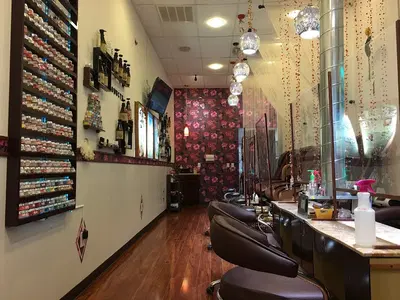T & T Nail Salon