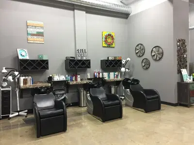 Defining Looks Wig, Hair & Nail Salon