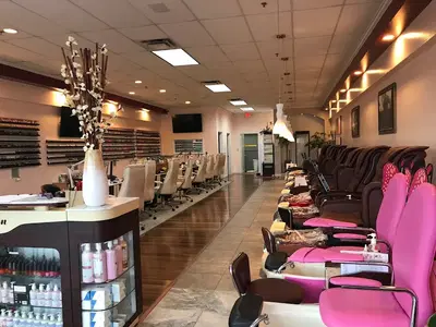 Luxury Nails - Fishers