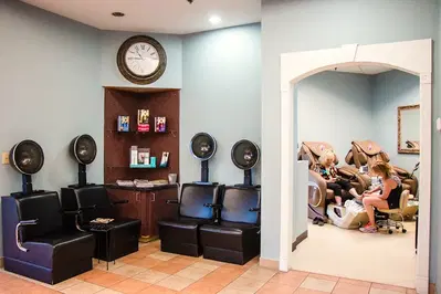 HairMax Salon