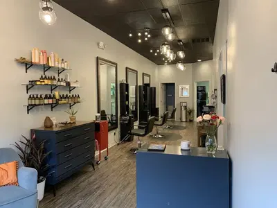 Le’s Salon