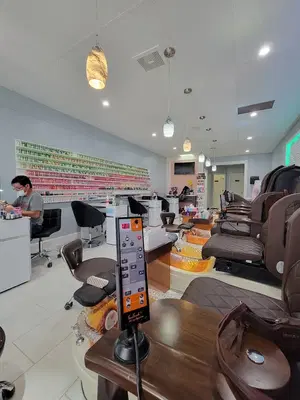 Sun nails waxing and lashes