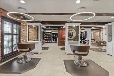Lux Salon