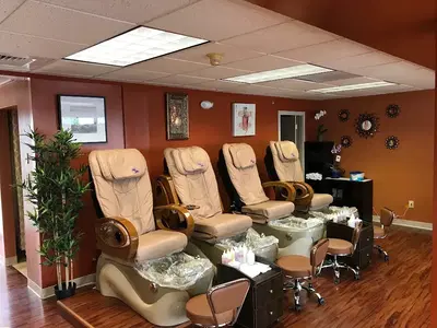 Q Nails & Spa