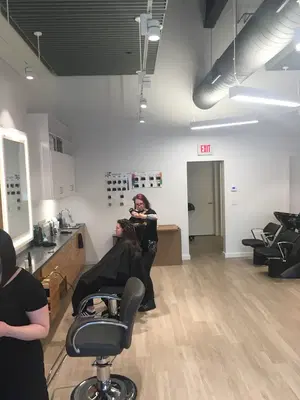 Revela Salon