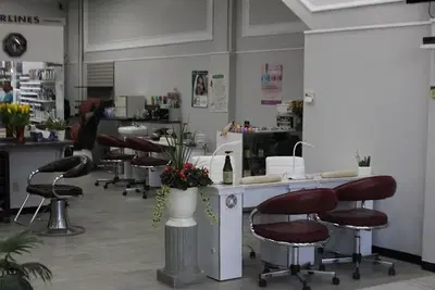 Hairlines Salon (10% Off Coupon)