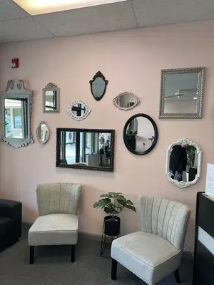 De Ja Vous Hair & Nail Salon