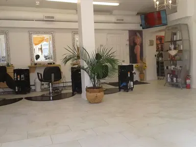 D Class Beauty Salon