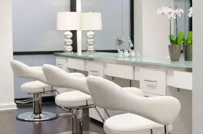 PRIVI (Karen Ricci Salon)