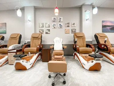 EK Nails & Spa