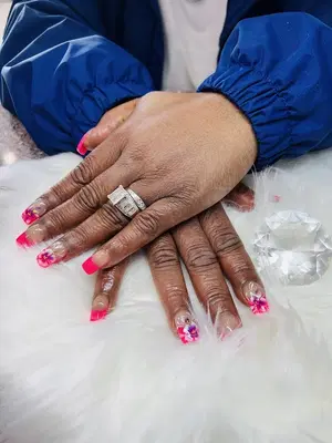 T Nails & Spa