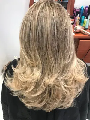 Uno, the Salon