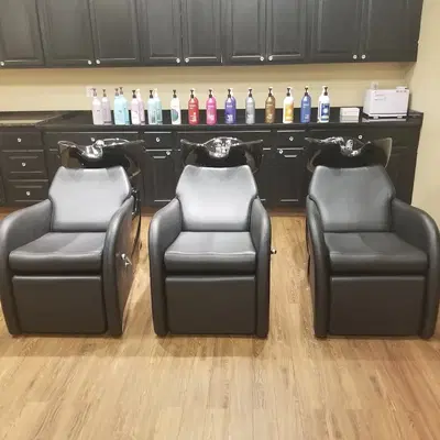 Salon DV8