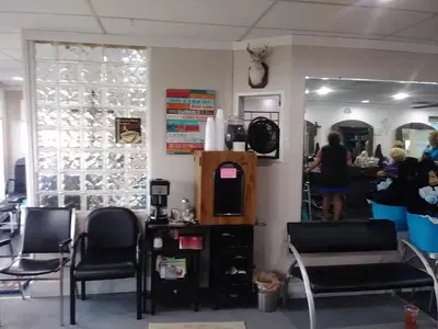 Trish's Hair Designers-Shores
