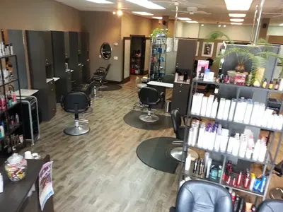 Maxima Salon