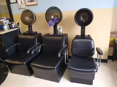Dee Bees Hair & Nail Salon