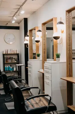 Tacari Salon