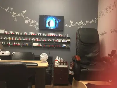 QUEEN Nails By Rosie