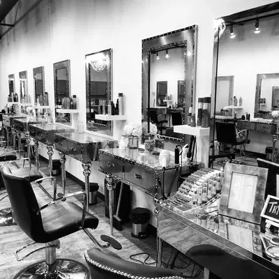 Pura Salon