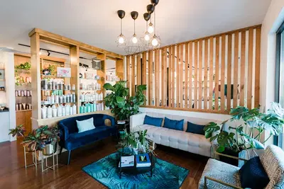 Wallace Rae Salon