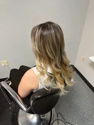 Holiday Avenue Salon