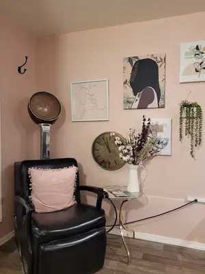 Savannah Holland, Hair Artist