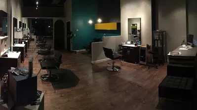 Lars Oliver Salon