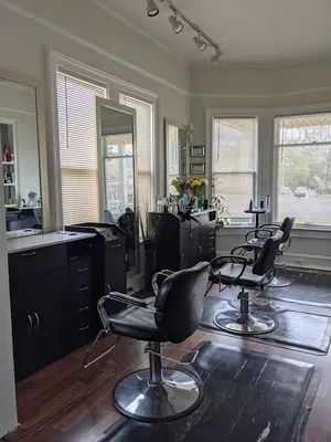 Reyna's Hair Studio